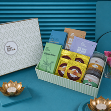 Load image into Gallery viewer, Royal Nutri Snack Box | Gourmet Hampers