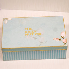 Load image into Gallery viewer, Signature Gifting Hamper | Premium Corporate Hampers
